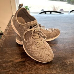 Men’s APL Techloom Shoes, size 9.5